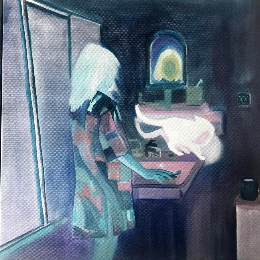 Beyza Gökay, Covid 19 Tierce, Tuval üzerine yağlı boya (Beyza Gökay: loş, mavi bir odada pencerenin önünde duran beyaz saçlı bir figür, masanın üstünde beyaz bir kedi)