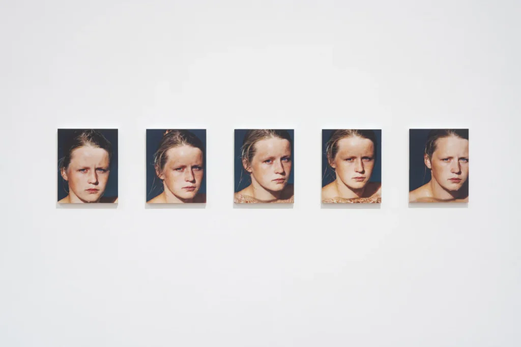 Roni Horn, You are the Weather (1994-1996): duvarda yan yana beş küçük fotoğrafta aynı yüz